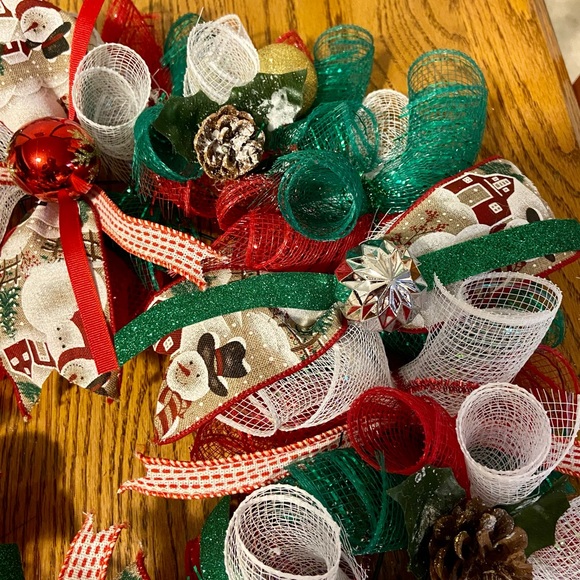 14 inch Mesh Christmas Wreath - Picture 4 of 5